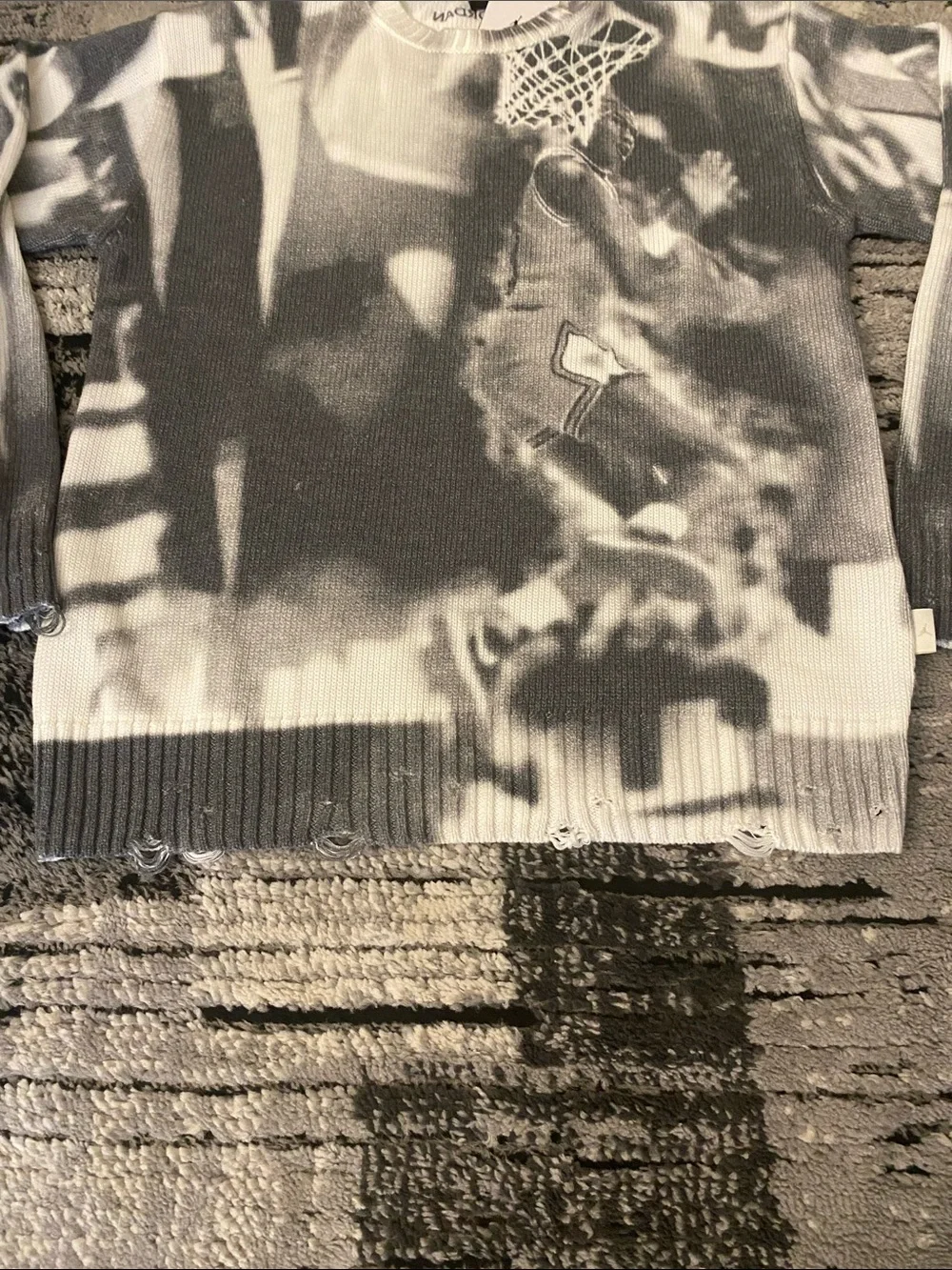 New Men’s Air Jordan Print Knit Loose Fit Sweater Sail/Grey HQ1635 - Picture 4 of 7